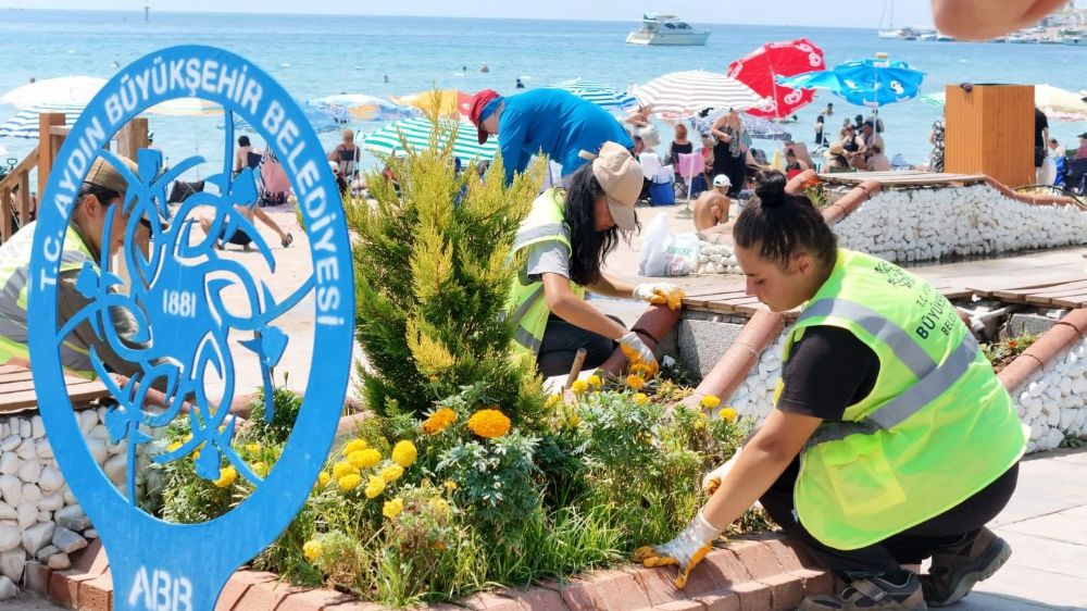  Büyükşehir'den Didim'de peyzaj ve temizlik çalışması