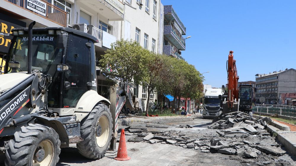  Büyükşehir'in Söke'de yol çalışması devam ediyor