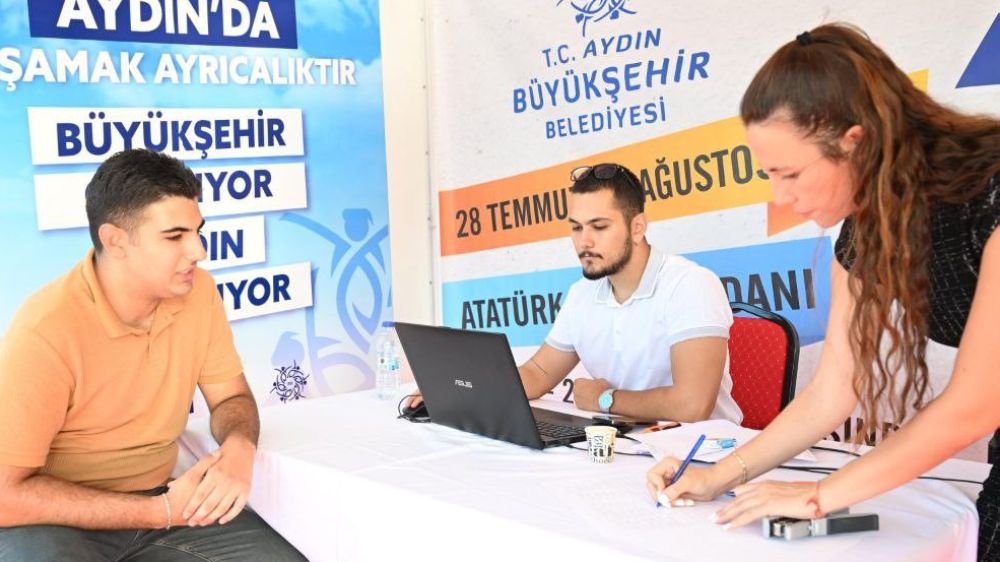 Büyükşehir’in tercih tırı üniversite adaylarının hizmetinde