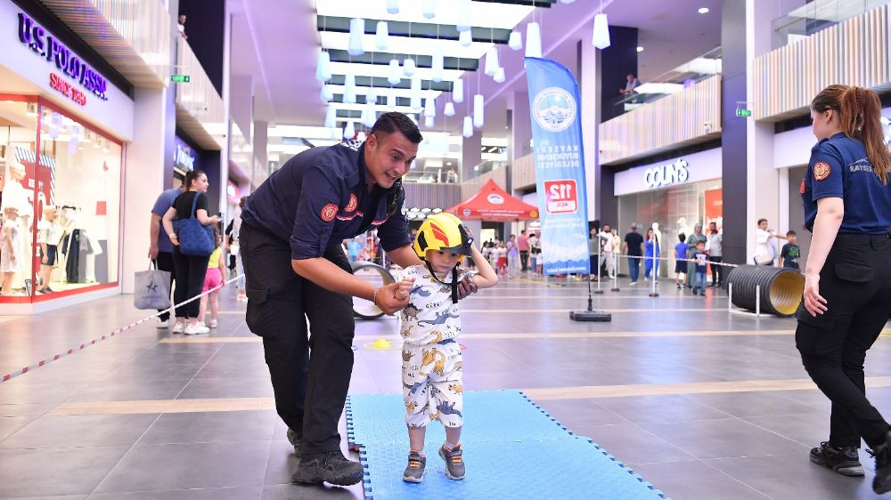 Büyükşehir İtfaiye’den AVM’de miniklere eğlence dolu eğitim