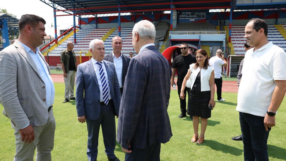 Büyükşehir, Mustafakemalpaşa İlçe Stadı'nı sil baştan yeniledi