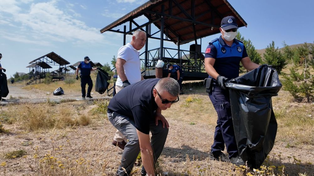 Büyükşehir Zabıta’dan Erciyes’te örnek temizlik ve farkındalık çalışması
