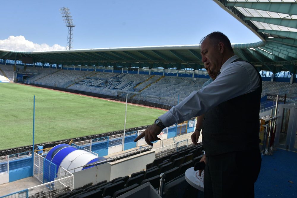 Çakmur hibrit çim zemini inceledi