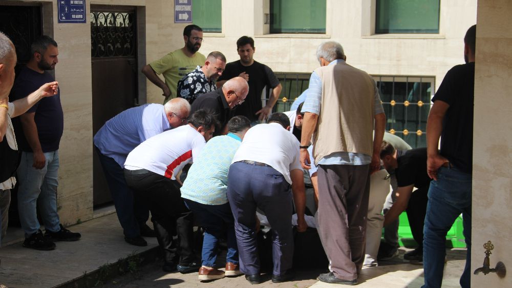 Cami şadırvanında ölü bulundu