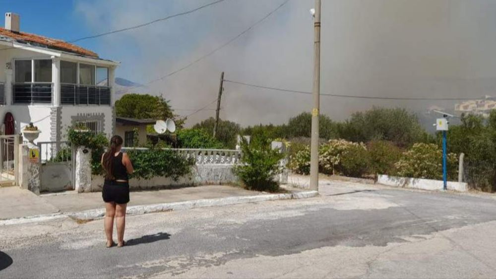  Çeşme'de yangın büyüdü, 5 uçak ve 18 helikopterle müdahele sürüyor