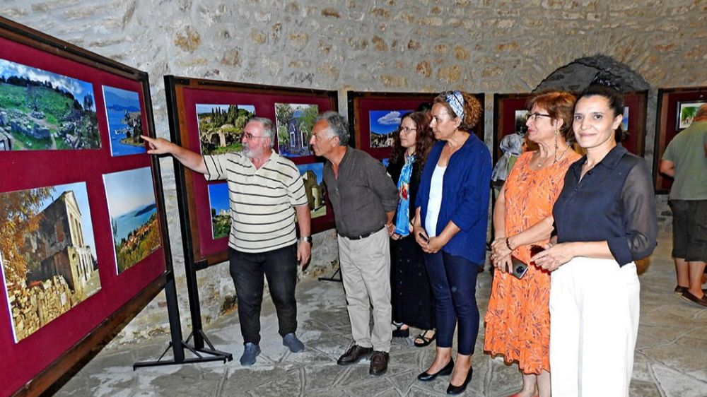 Çeşme'nin tarihi yapıları resim ve fotoğraf karelerinde hayat buldu