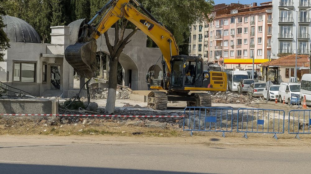 Çevre düzenlemesi diyerek ağaçları tahrip ettiler