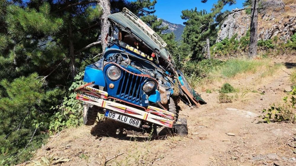 Cip şarampole uçtu, 3 kişi yaralandı