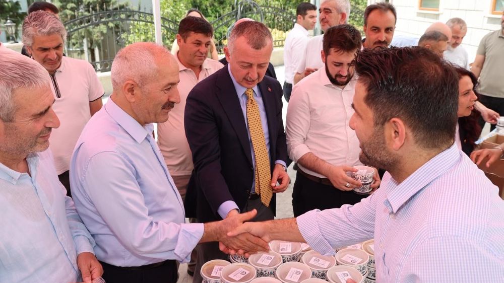 Cuma namazı sonrası aşure dağıtıldı