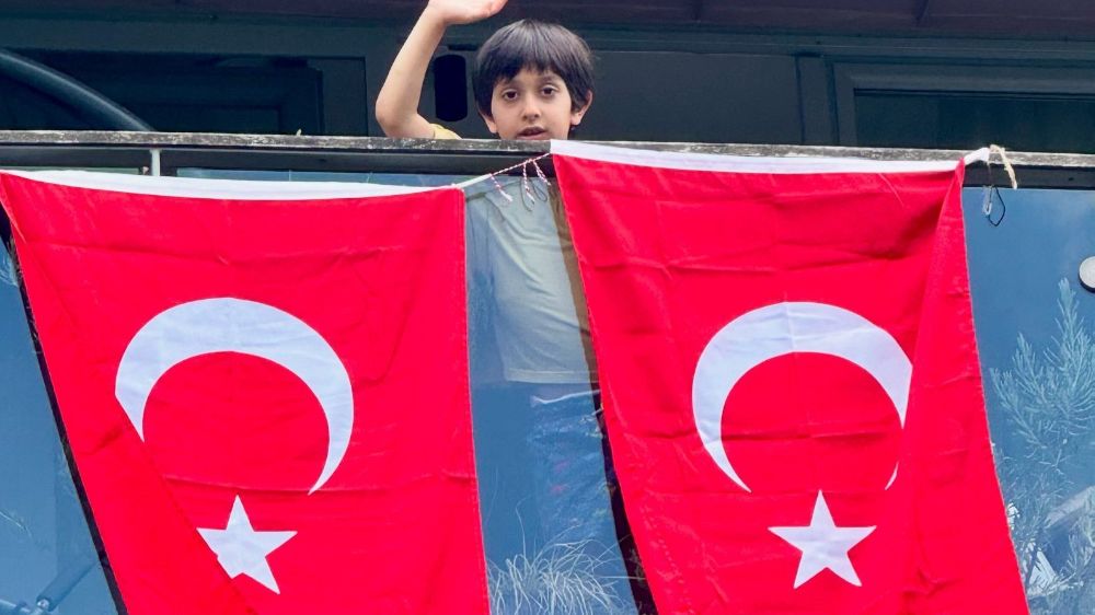 Cumhurbaşkanı Erdoğan'ın bayrak çağrısına İstanbul'dan yanıt