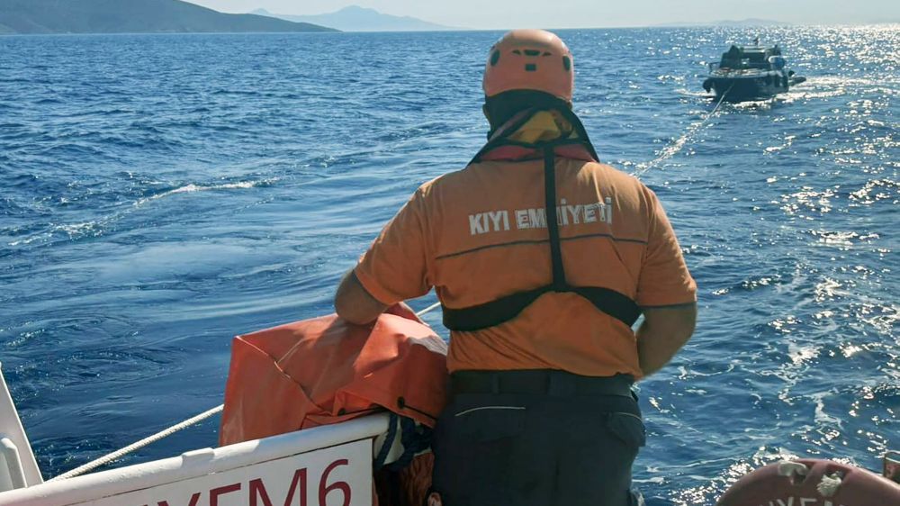 Datça açıklarında sürüklenen tekne kurtarıldı