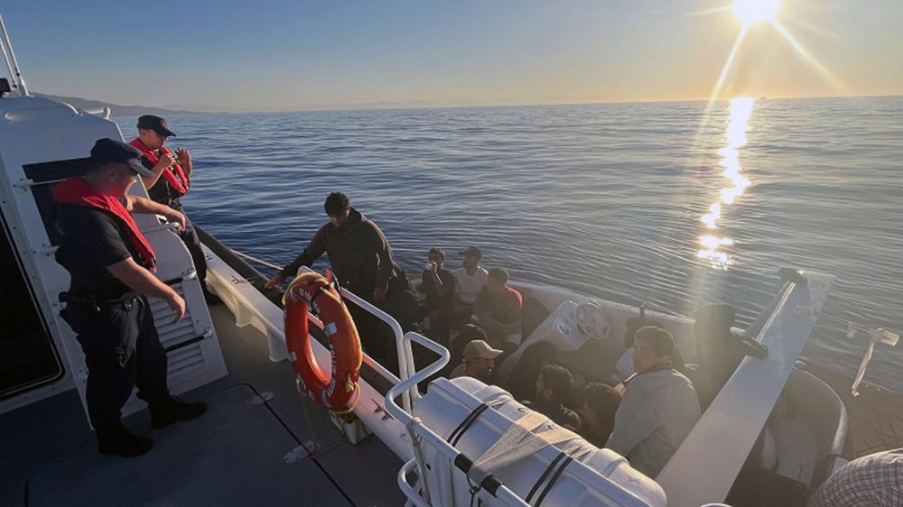 Datça’da 1 göçmen kaçakçısı yakalandı, 15 düzensiz göçmen kurtarıldı