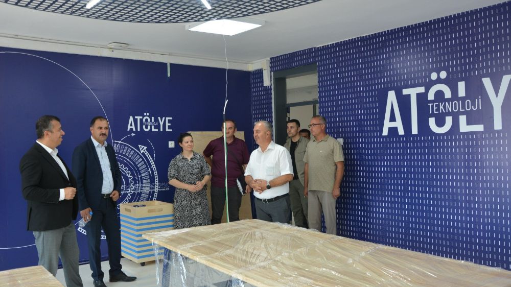 Demirci'deki yatırımlara yakın takip