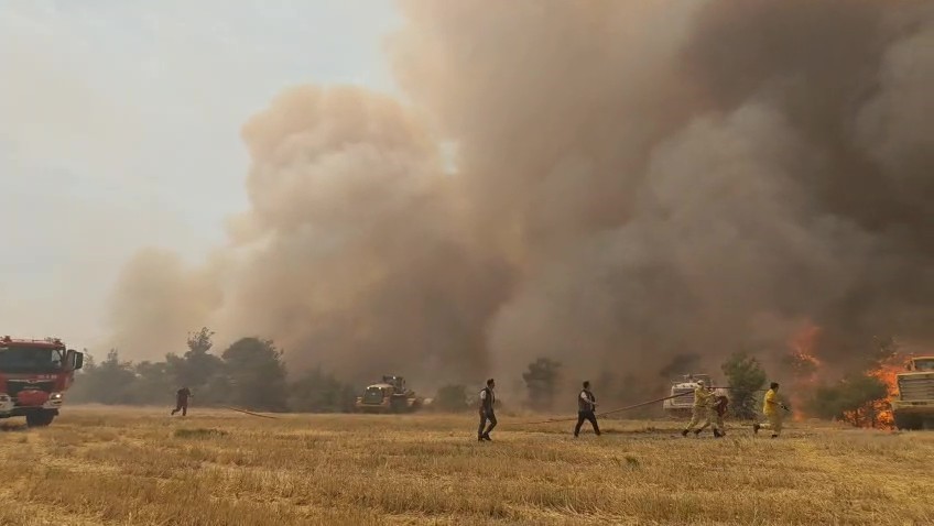 Denizli’de devam eden orman yangınına havadan ve karadan müdahale sürüyor
