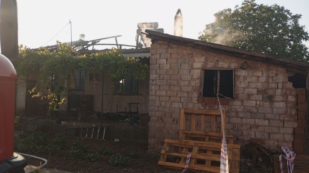  Denizli'de evde çıkan yangında eşi ve oğlu ile yaşayan hasta kadın hayatını kaybetti.