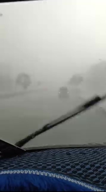 Denizli’de yollar göle döndü, sürücüler zor anlar yaşadı