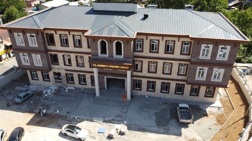 Deprem sonrası yıkılan Saimbeyli kaymakamlık binası yeniden inşa edildi
