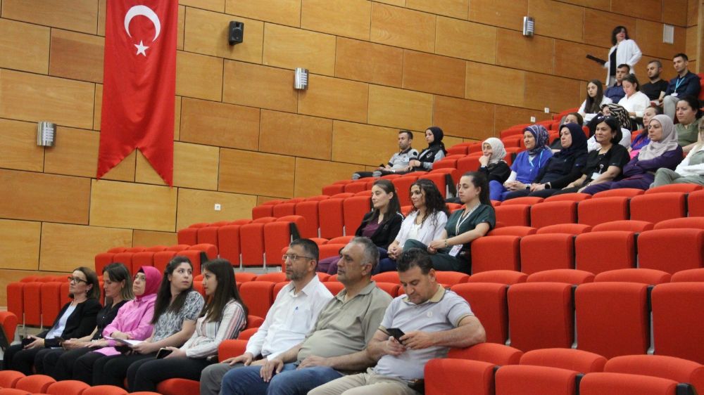 Devlet Hastanesi’nde sağlık çalışanlarına yönelik iletişim eğitimi