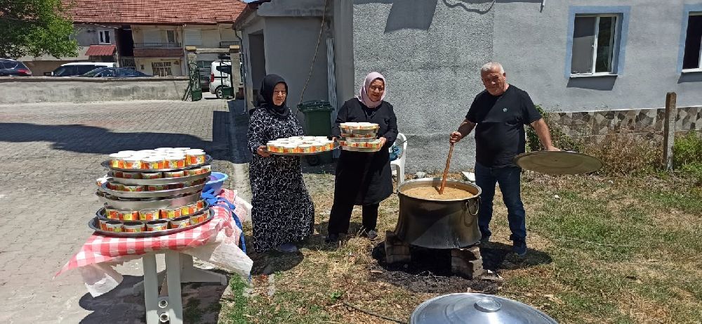 Devrek'te vatandaşlar aşure programında bir araya geldiler