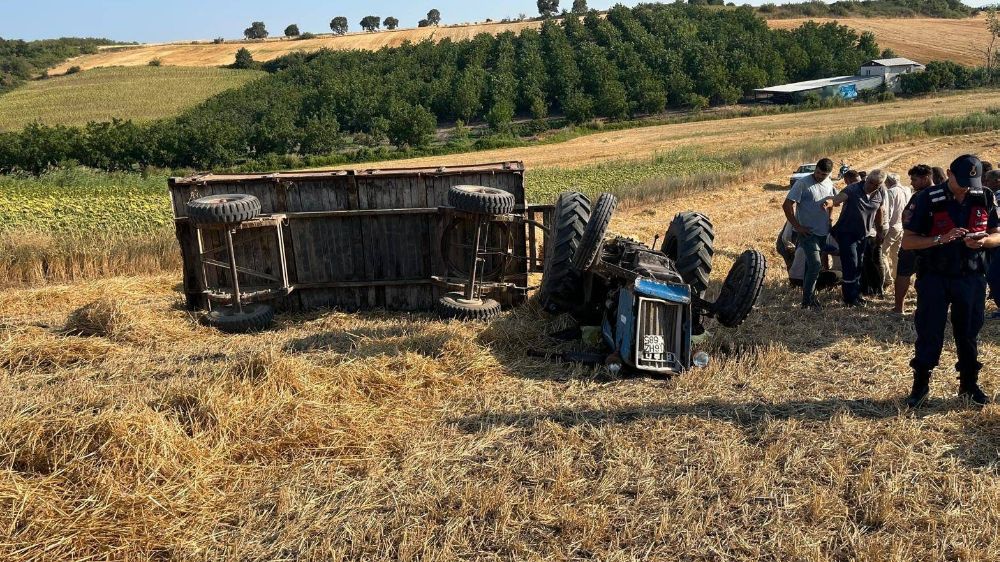 Devrilen traktörün altında kalan kişi hayatını kaybetti