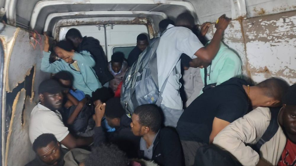 Didim’de araç içerisinde 31 düzensiz göçmen yakalandı