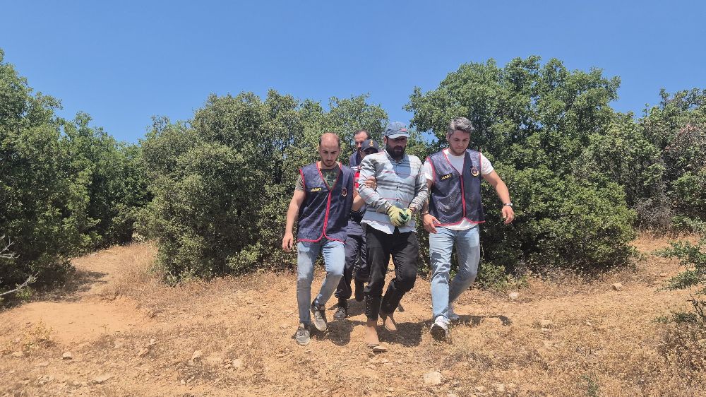 Donmamak için öldürdüğü hayvanların derisinden elbise yapıp 7 ay ormanda saklandı