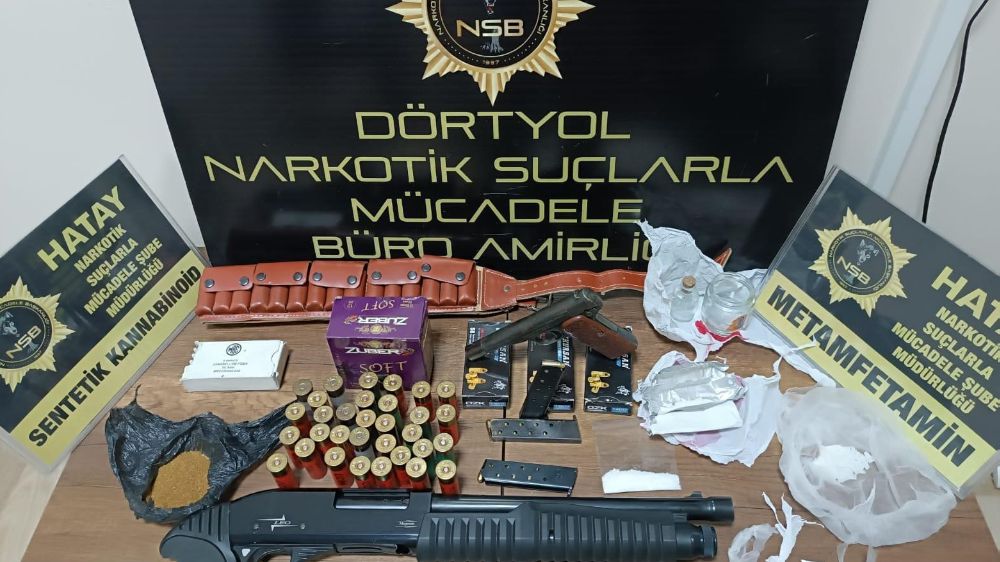 Dörtyol'da evden uyuşturucu ve cephanelik çıktı