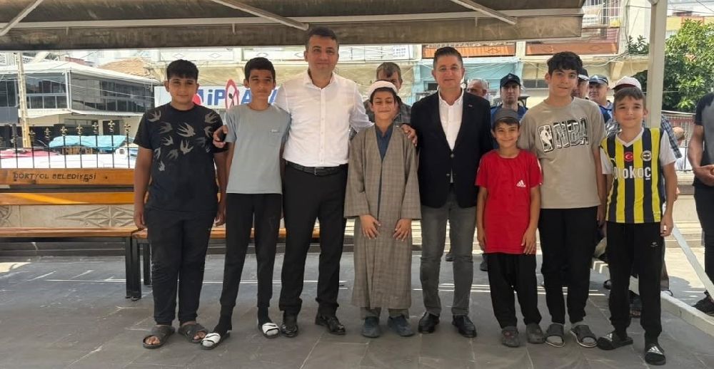 Dörtyol'da orman yangınında şehit düşen kahramanlar için helva dağıtıldı