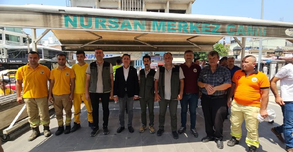 Dörtyol'da orman yangınında şehit düşen kahramanlar için helva dağıtıldı