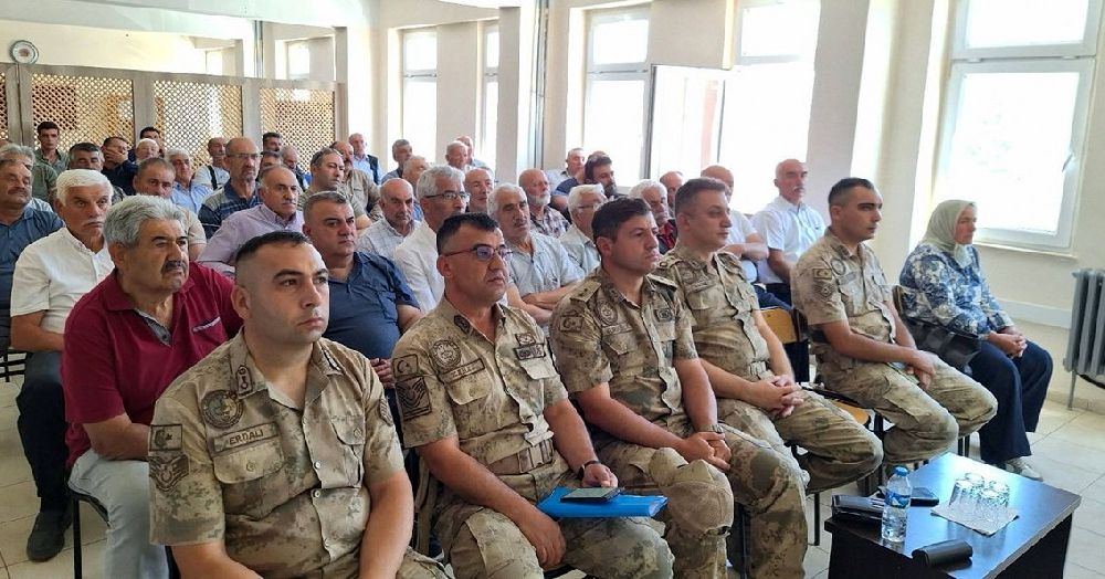 Düğün konvoyunun önünü kesip tavla oynadılar