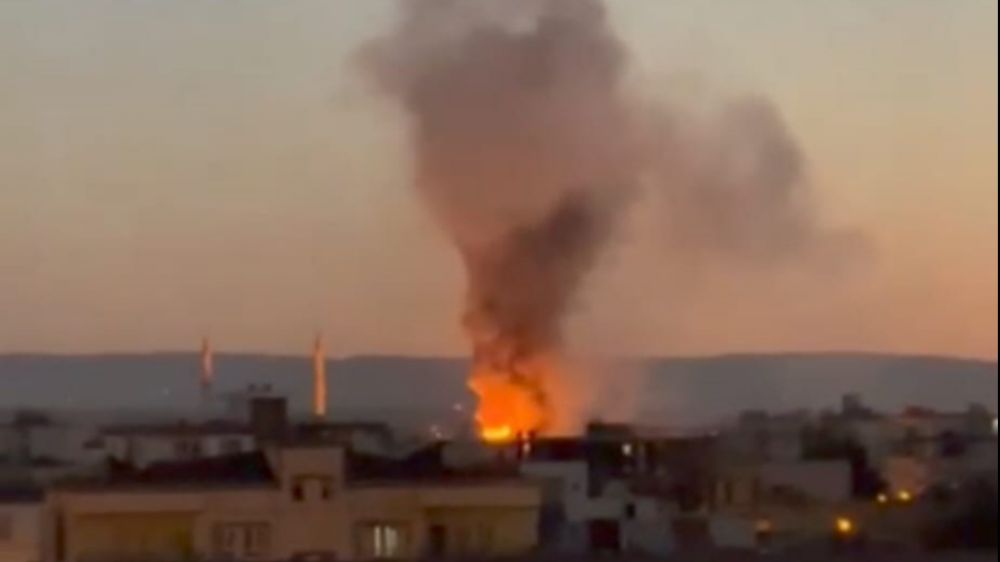 Düğün ve kına malzemeleri dükkanında çıkan yangın 3 saat sonra söndürüldü