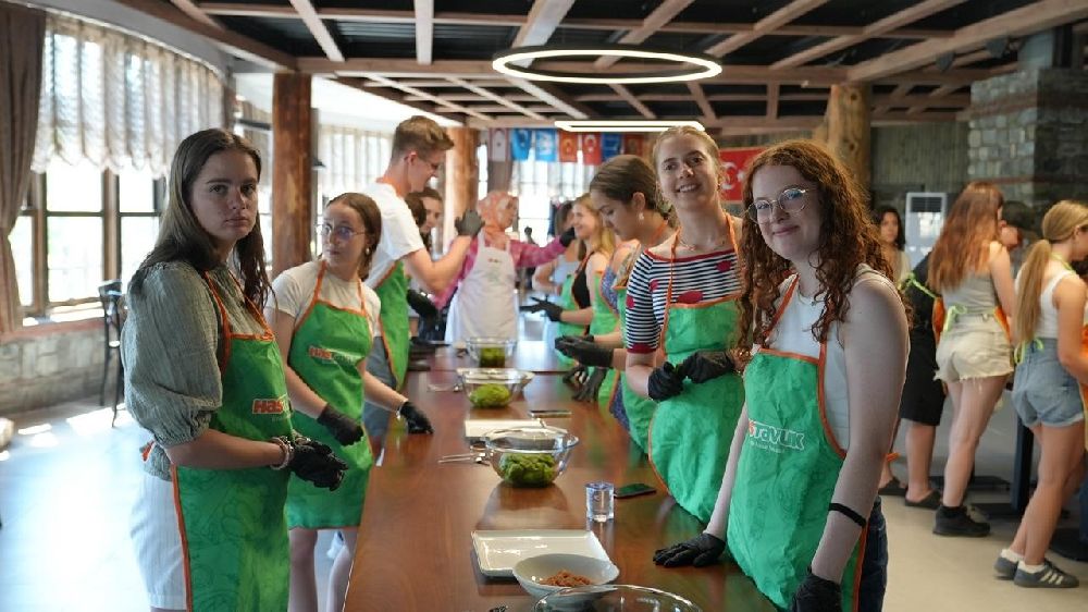 Dünya gençleri, Gürsu armudundan kurabiye yaptı