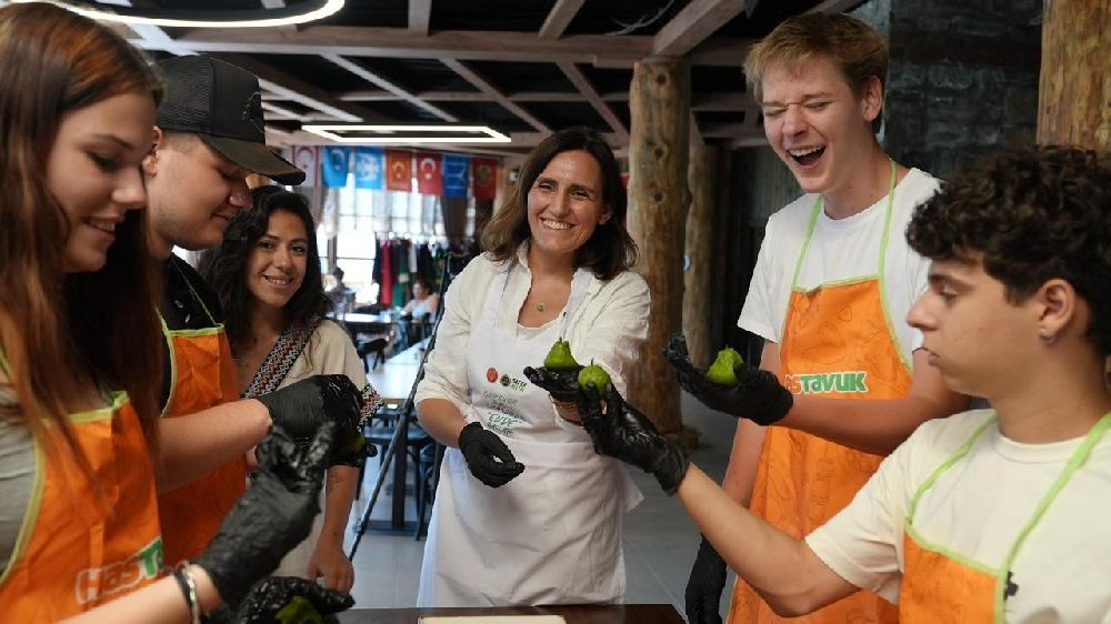 Dünya gençleri, Gürsu armudundan kurabiye yaptı