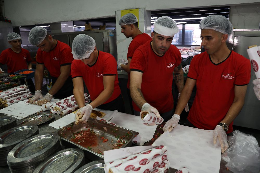 'Dünya Kebap Günü'nde çocuklar unutulmadı