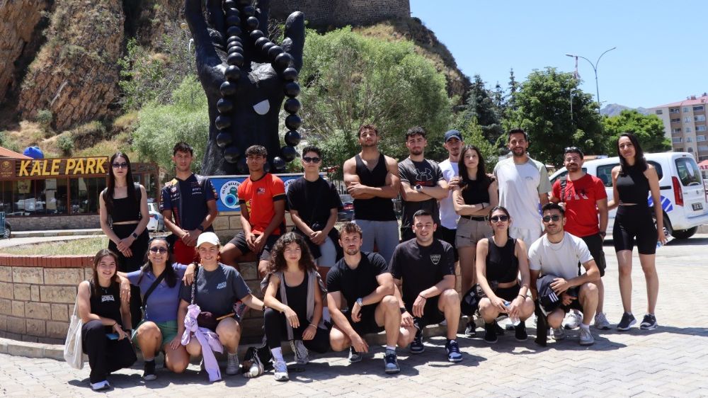 Dünyanın dört bir tarafından gençler Erzurum'da buluşuyor