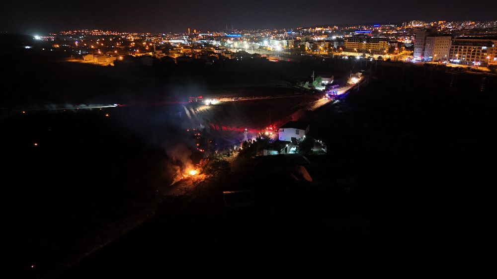  Edirne'de ahır yangını Hayvanlarını kurtarmak istedi, alevlerin arasında kaldı