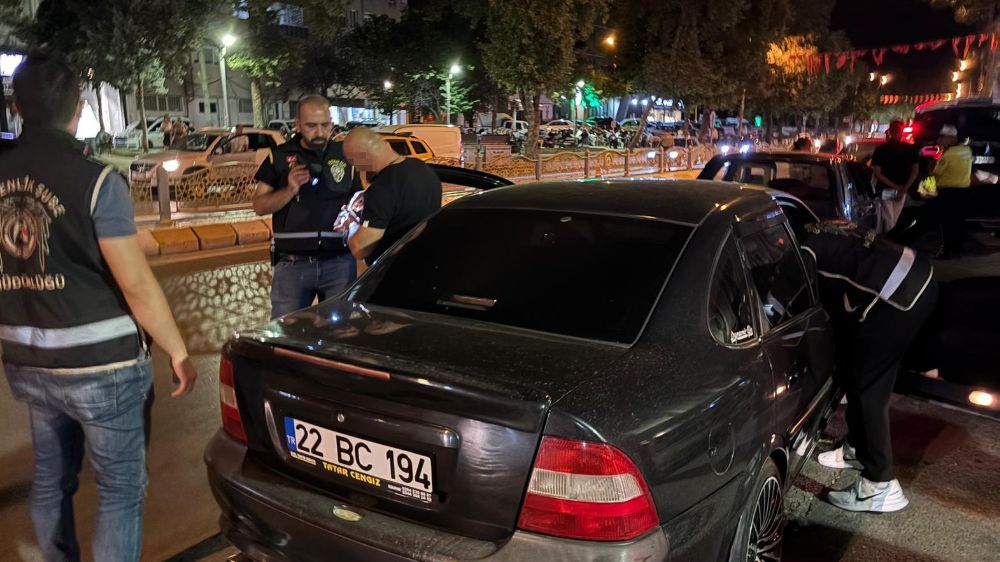 Edirne'de trafik ve asayiş denetimi: 6 araç trafikten men edildi