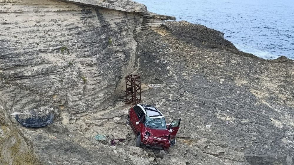 El frenini çekmeyi unutunca Pembe Kayalar'dan uçtular