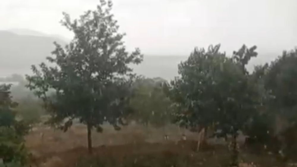 Elazığ’a kış geri geldi, dolu ve sağanak etkili oldu