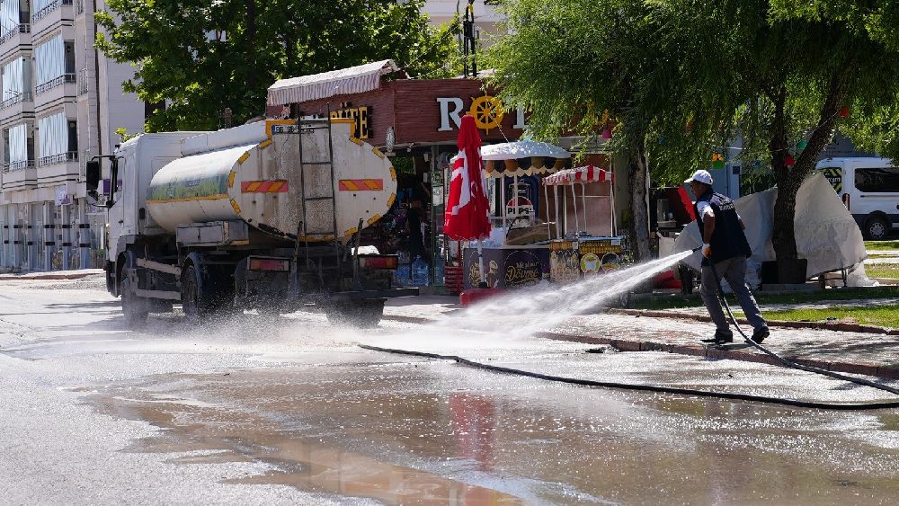 Elazığ Belediyesi'nden Ataşehir Mahallesi'nde kapsamlı temizlik çalışması