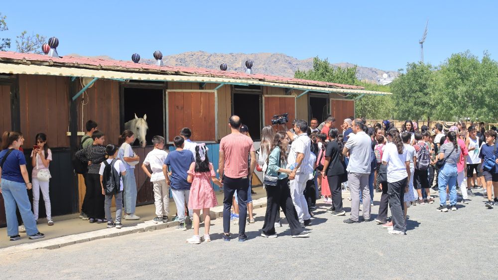 Elazığ’da çocuklar doyasıya gezdi