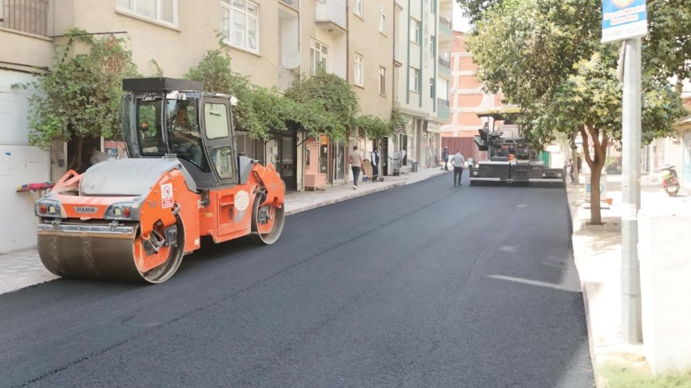 Elazığ’da yol yenileme çalışmaları sürüyor