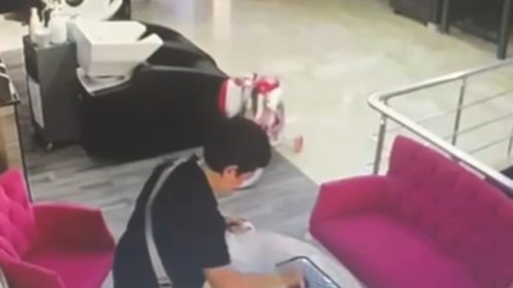 Eltisi tarafından içeceğine ilaç karıştırılan kadın ölümden döndü, o anlar kameraya yansıdı