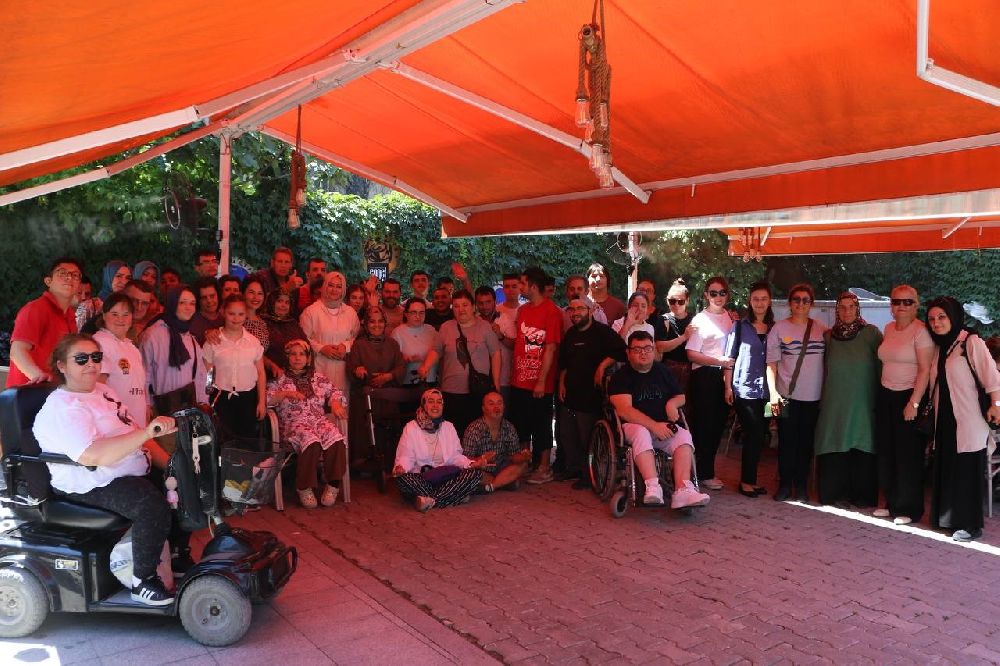 Engelsiz yaz atölyelerinde sıcak buluşma