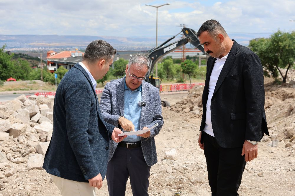 Erciyes Mahallesi’nde yol genişletme çalışmaları sürüyor