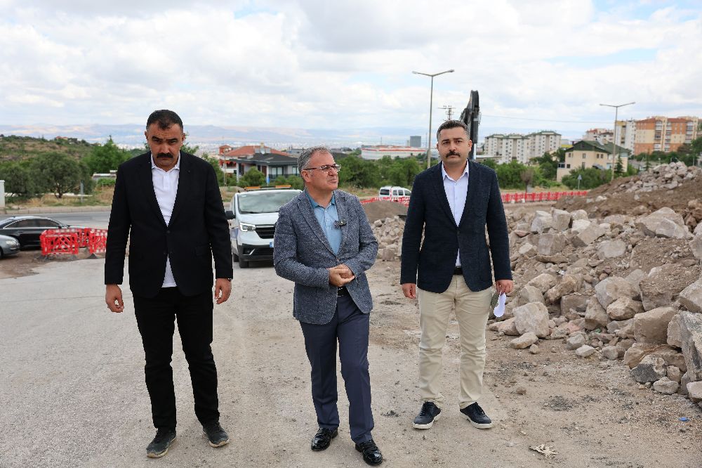 Erciyes Mahallesi’nde yol genişletme çalışmaları sürüyor