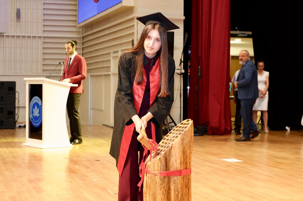 ERÜ İİBF ve Adalet MYO’da mezuniyet sevinci