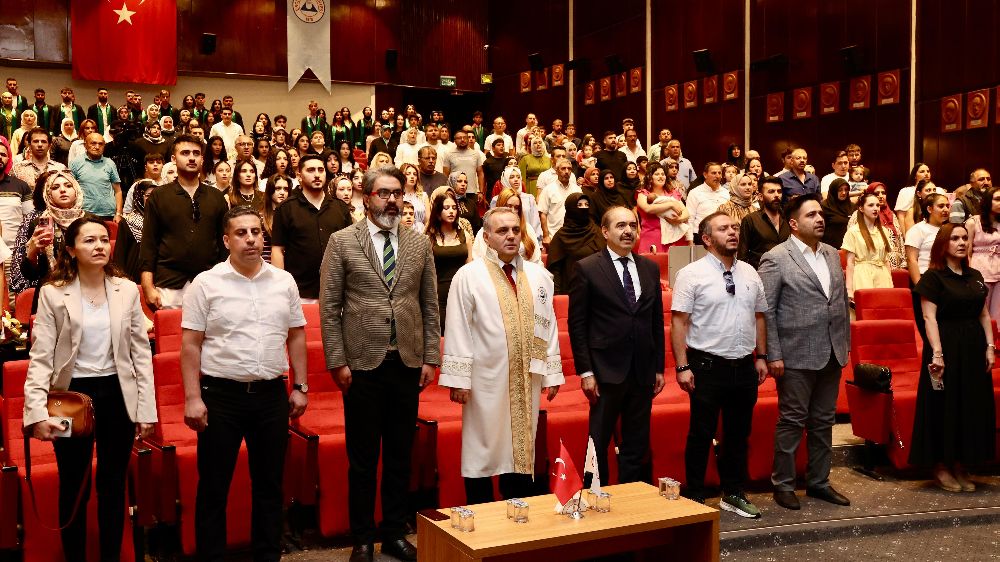  ERÜ İİBF ve Adalet MYO’da mezuniyet sevinci