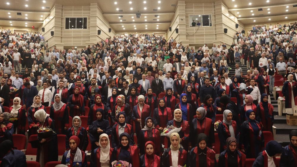 ERÜ İlahiyat Fakültesi’nde mezuniyet heyecanı