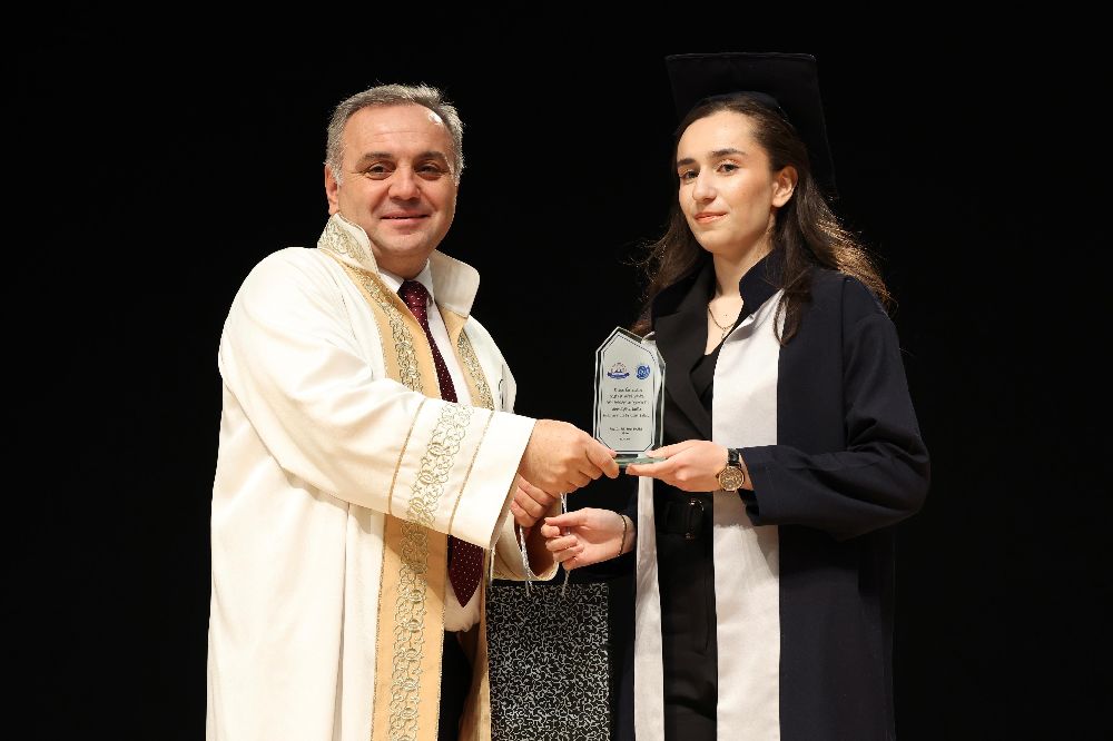 ERÜ Sağlık Bilimleri Fakültesi’nden 295 öğrenci mezun oldu